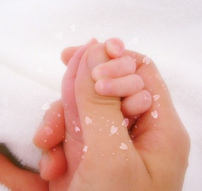 ママと赤ちゃんの手